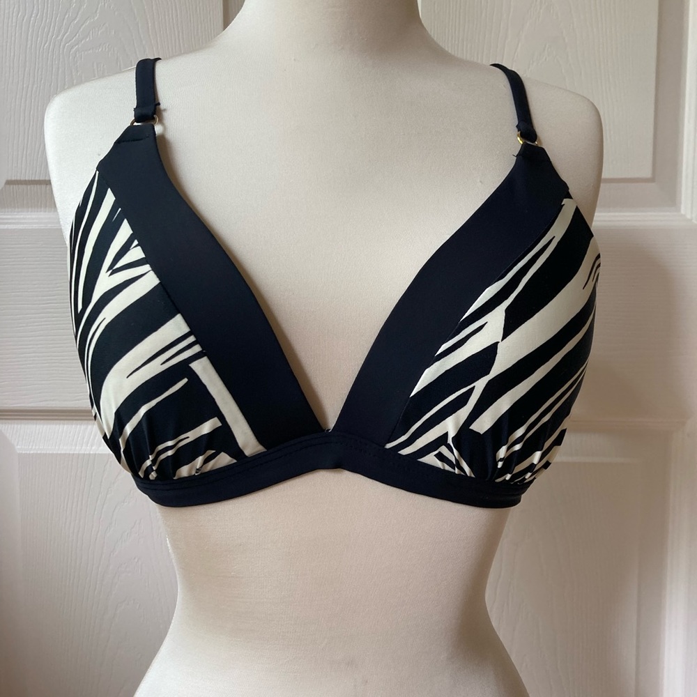 Sunsets black and white bikini top.